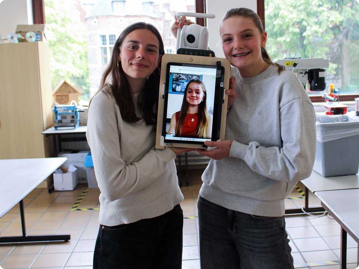 Bednetter gedragen door klasgenoten